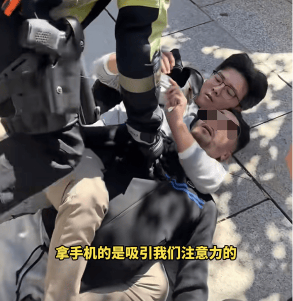 皇冠信用網代理怎么申请
_中国小伙在西班牙遇小偷皇冠信用網代理怎么申请
，当场裸绞将其制服！本人发声