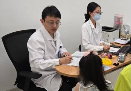 皇冠信用盘结算日是哪天_杭州5岁女孩背上惊现“梅花印”皇冠信用盘结算日是哪天，罪魁祸首竟是家里的……