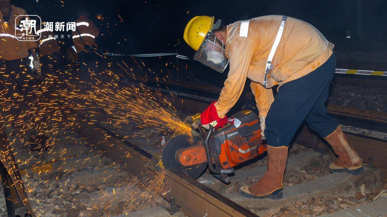 波兰vs 芬兰_浙江首次！杭州东站深夜迎来机械化换轨波兰vs 芬兰，他们的白露是火花四溅的