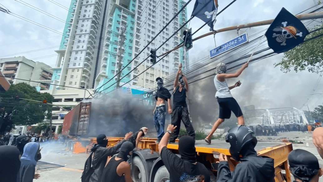 皇冠信用网代理注册_顾不上脸面了皇冠信用网代理注册，马科斯紧握中方大使的手，托大使给北京带句话