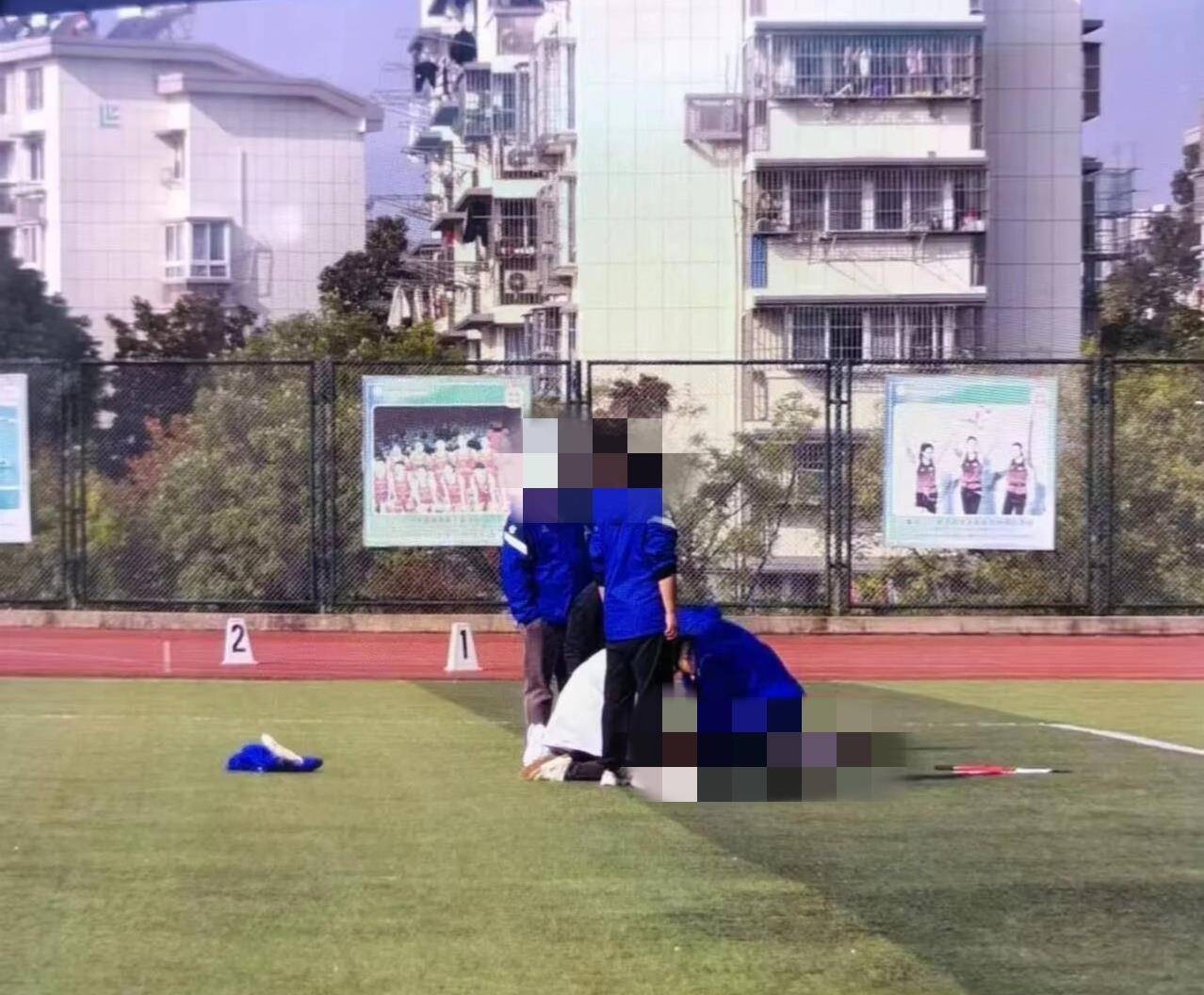 皇冠信用网会员开户
_南京一学生在运动会上跑200米时倒地去世皇冠信用网会员开户
，官方：深感痛心，已与亲属沟通妥善处理