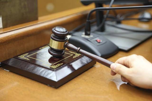 皇冠信用网出租足球
_两死者均死于家中而非交通事故皇冠信用网出租足球
，定损员伙同他人骗保120余万收54万“感谢费”，法院改判了