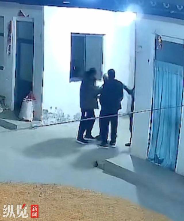 世界杯足球赛程_男子举报山西襄汾一镇干部酒后上门殴打父亲世界杯足球赛程，称因清运垃圾劳务费引发纠纷；镇政府：正在处理
