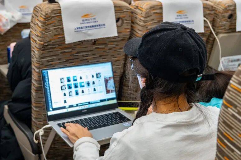 皇冠信用需要押金吗_全程1318公里皇冠信用需要押金吗，中间只停一站！探访京沪间最快列车